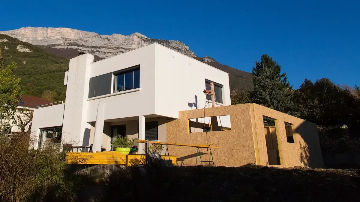 Agrandissement maison : prix au m2 par solution & démarches