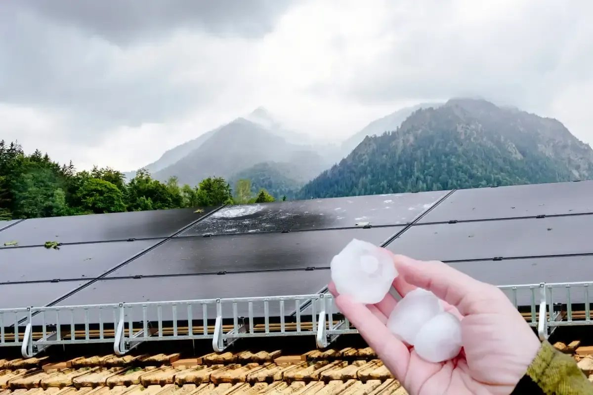 Est-ce que les panneaux solaires résistent à la grêle ?