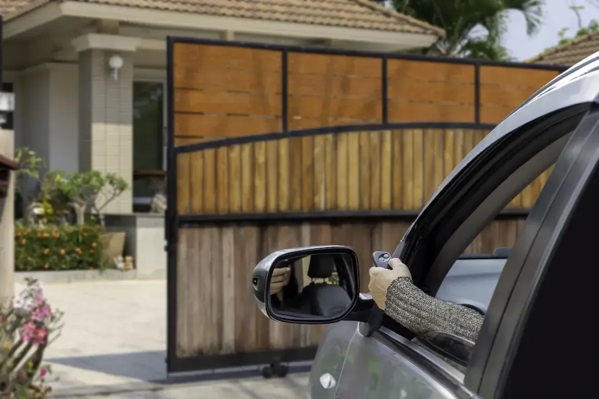 Mon portail ne s'ouvre / ferme plus avec la télécommande : 6 pistes & solutions
