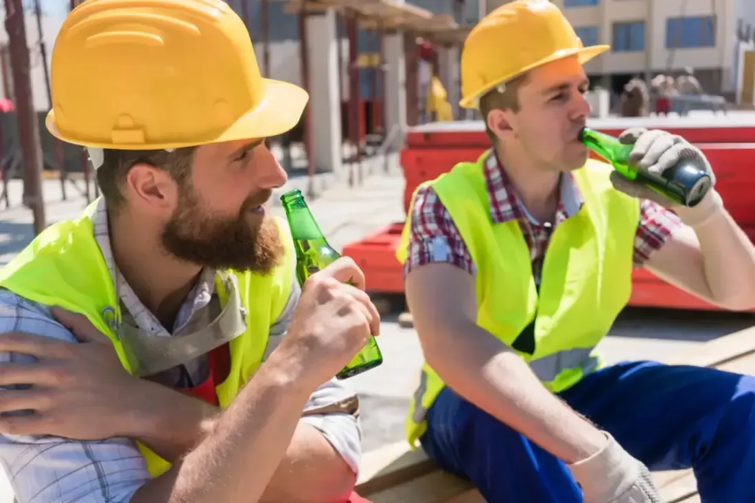 Alcool au travail : quelle réglementation sur les chantiers BTP ?