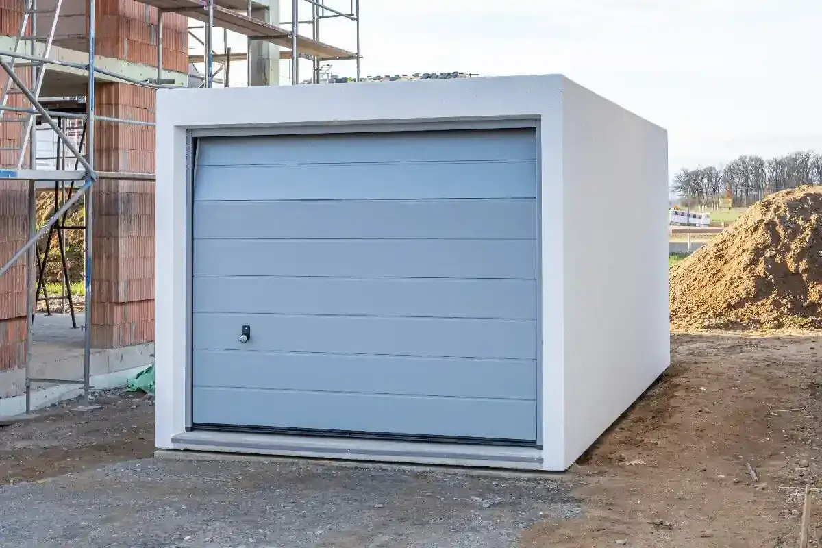 Garage préfabriqué béton prix : guide complet tarifs & avantages