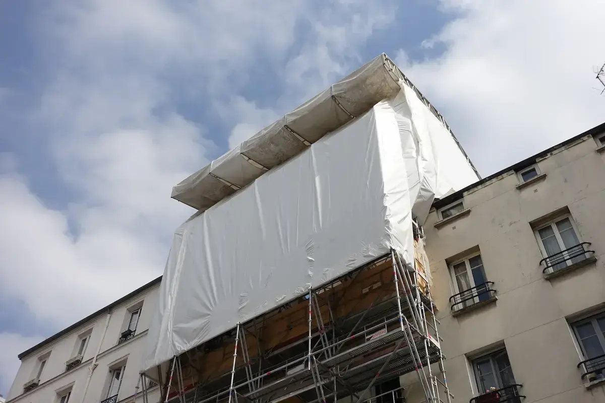 Surélévation d'un immeuble : types, prix, démarches & intérêts