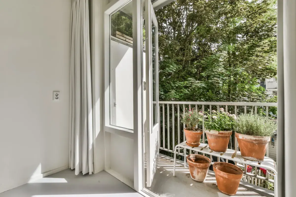 Balcon long, étroit, filant : comment l'aménager pour mieux en profiter ?