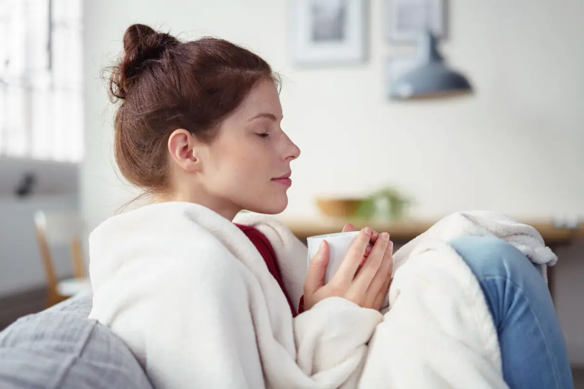 Avoir chaud chez soi en hiver : 8 travaux classés par budget + 8 astuces anti-froid