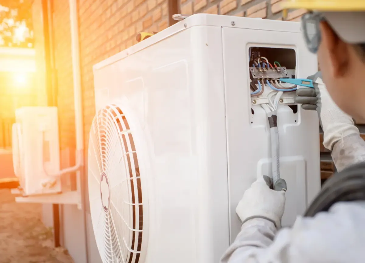 Pourquoi ma pompe à chaleur fuit et que faire pour la réparer ?