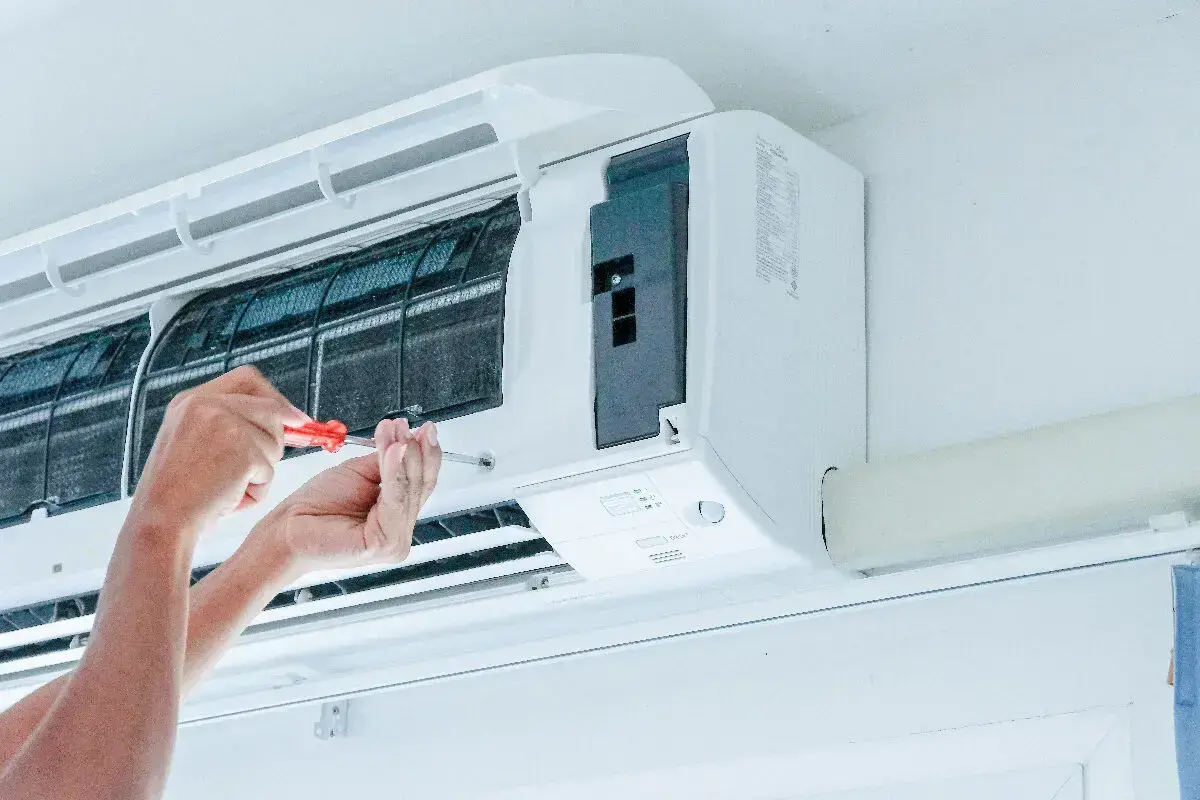 Entretien de sa climatisation ❄️  : étapes, prix & obligations