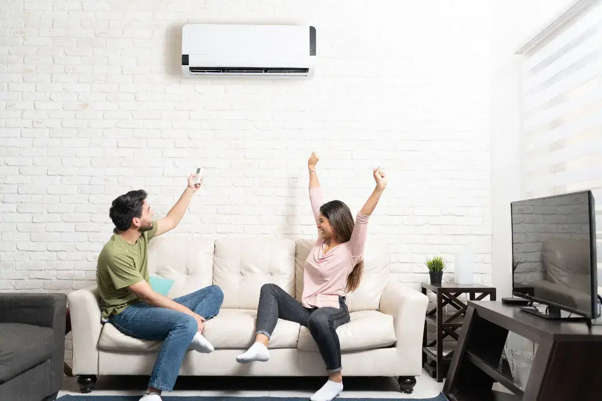 Prix d’une clim pour une maison de 100 m² ❄️ : modèles, consommation & devis