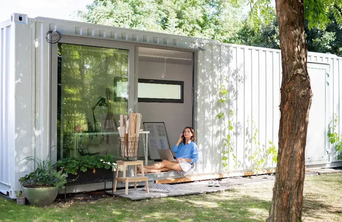 Combien coûte une maison container ? De 880 à 2 100 €/m² selon le projet