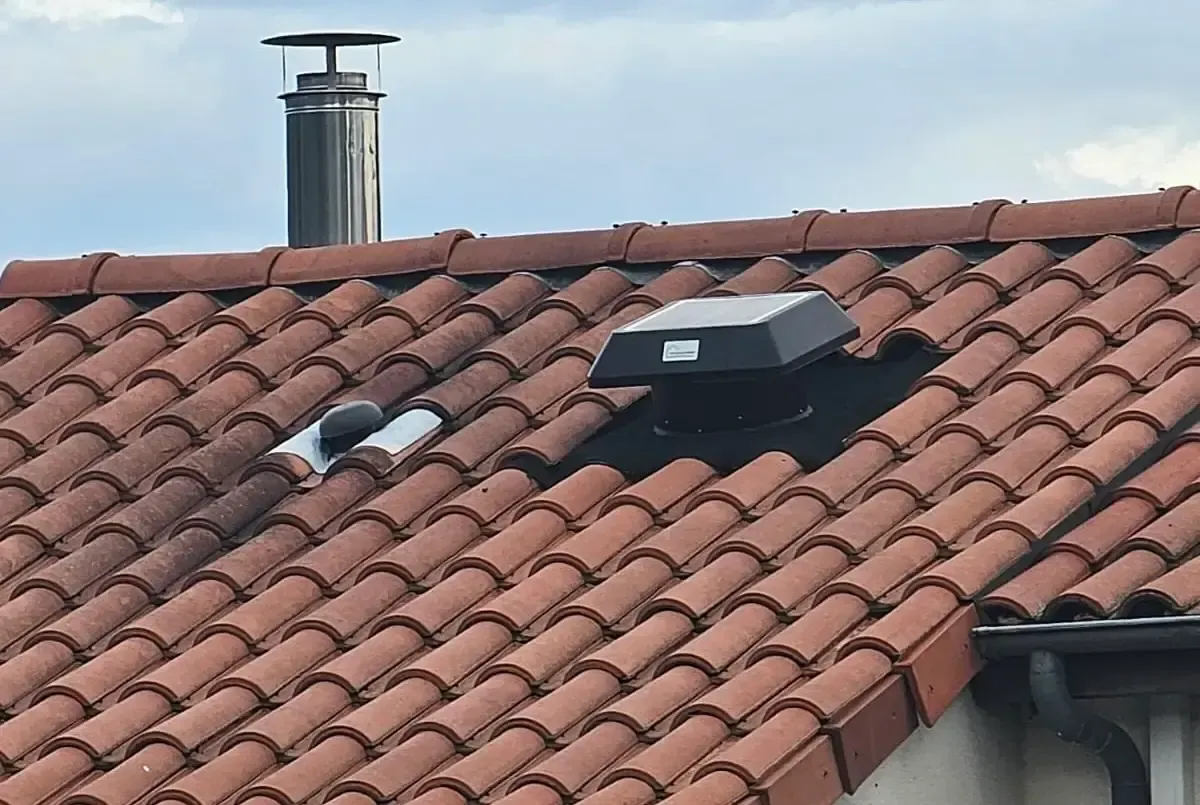 Extracteur d'air solaire toiture : prix, pose et conseils