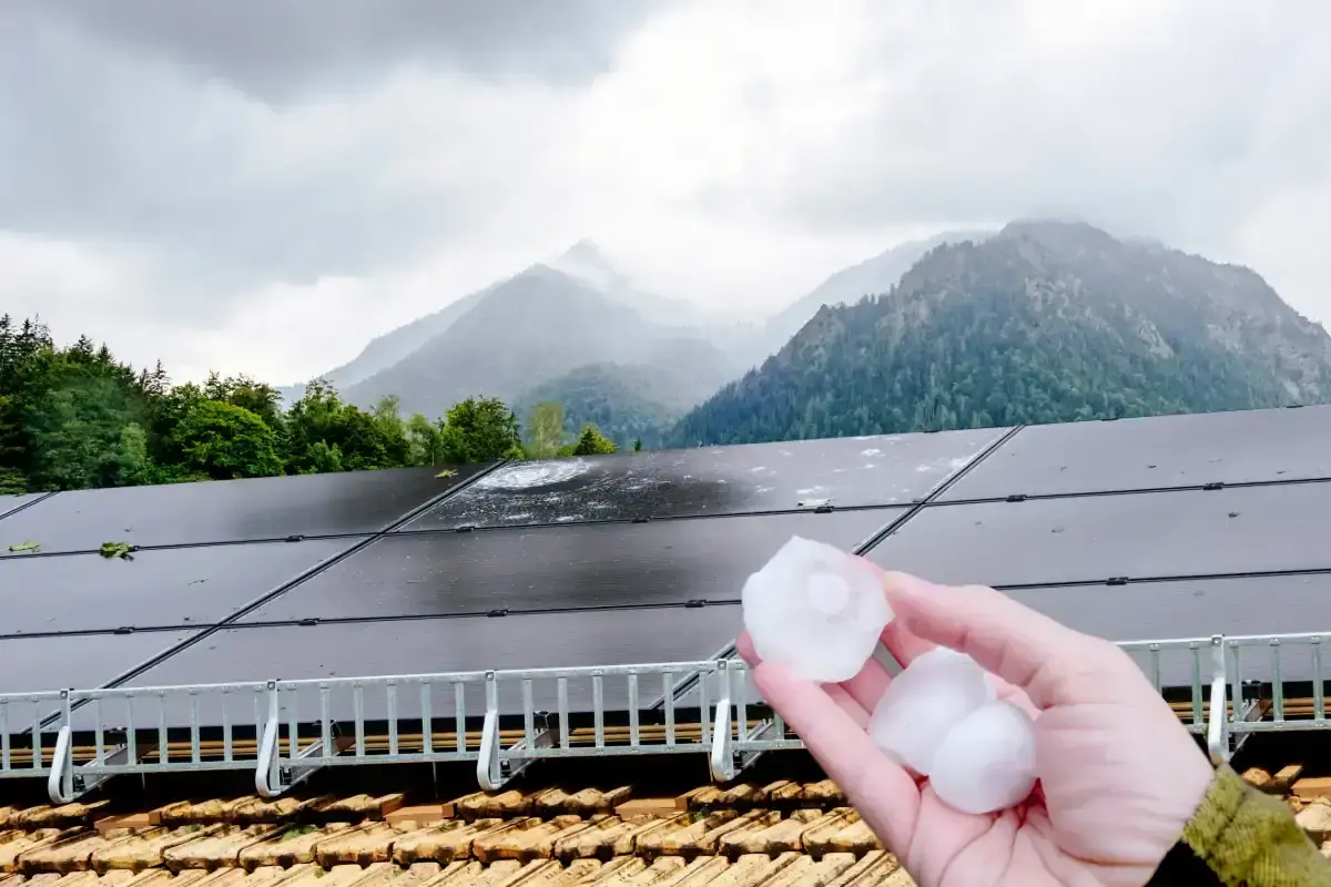 Est-ce que les panneaux solaires résistent à la grêle ?