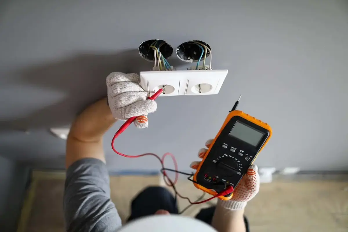Pourquoi ma prise électrique ne fonctionne plus & que faire ?