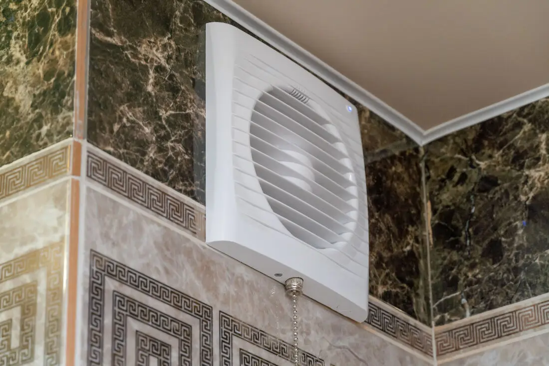 VMC qui goutte ou coule : condensation, causes & solutions
