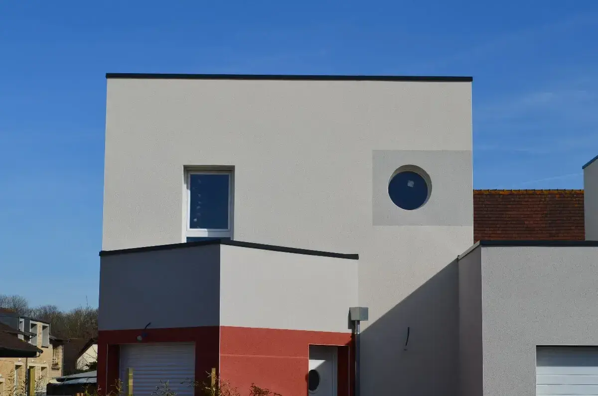 Comment nettoyer une façade en crépi en fonction de la tache ?