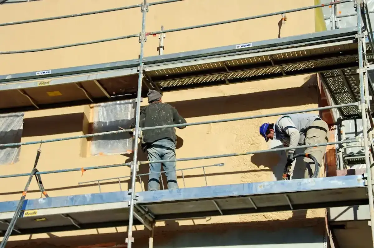 Prix pour le ravalement de façade d'une maison de 100m2