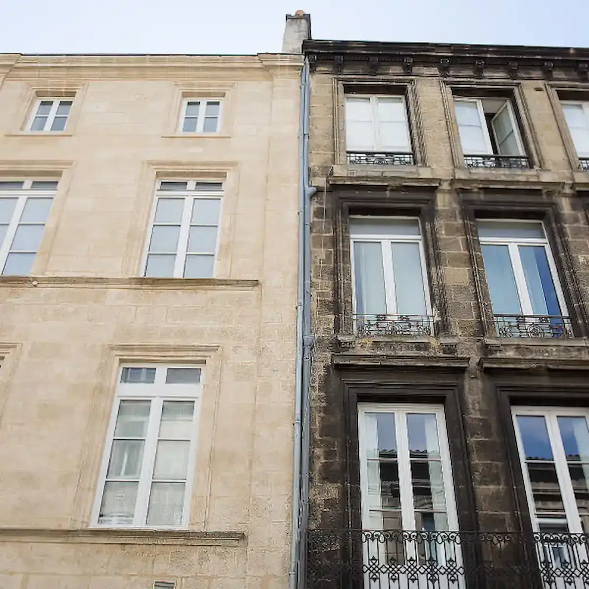 Rénovation de façade de maison ancienne : prix & étapes de ravalement