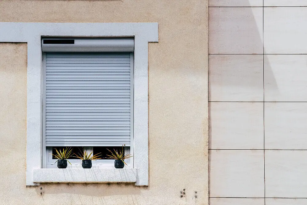 Quel prix pour des volets roulants solaires ?
