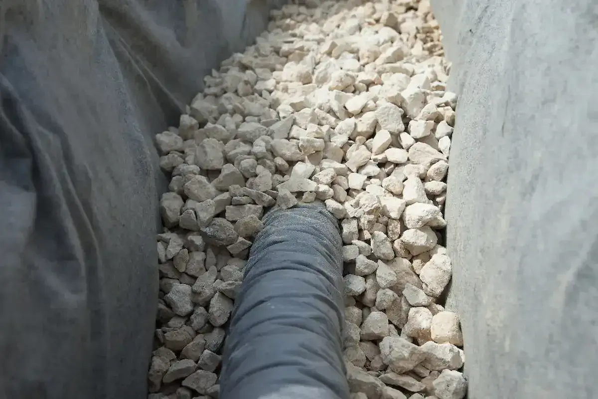 Drainage autour de la maison : étapes & prix pour évacuer l'eau