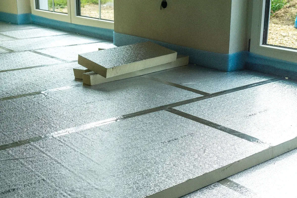 Isolation sous chape : le guide complet pour un sol bien isolé