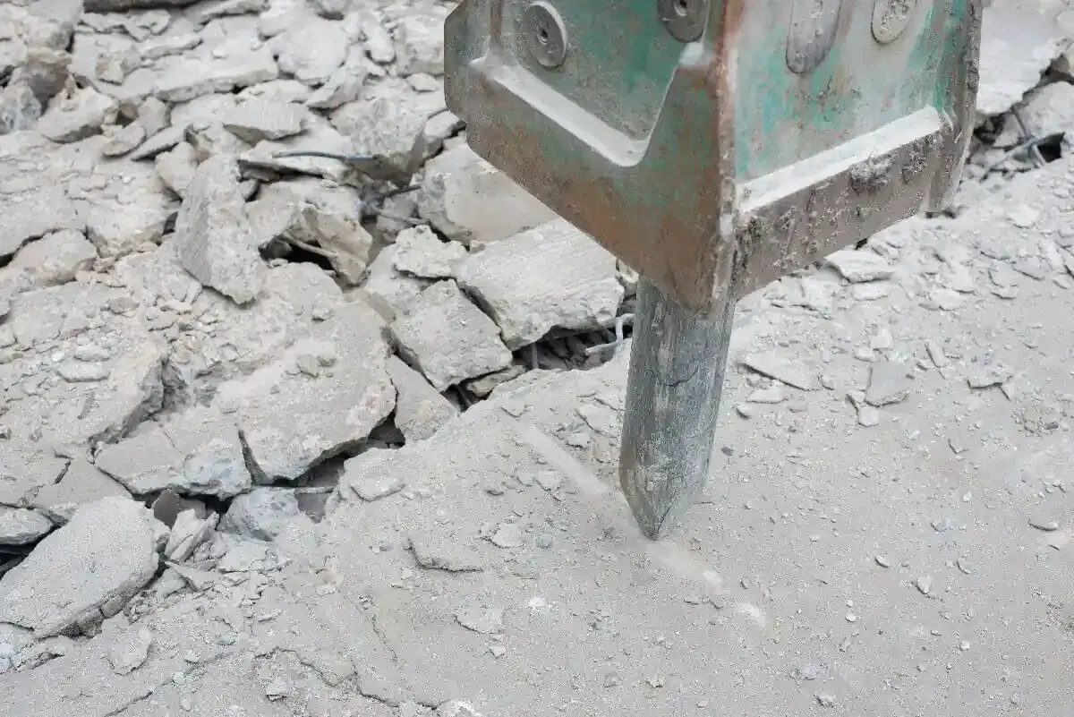 🔨 Prix démolition dalle béton au m2 : prix détaillés & étapes