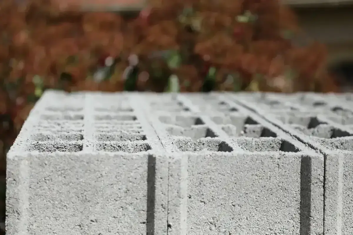 Prix d'un parpaing 20 x 20 x 50 cm : tous les coûts détaillés