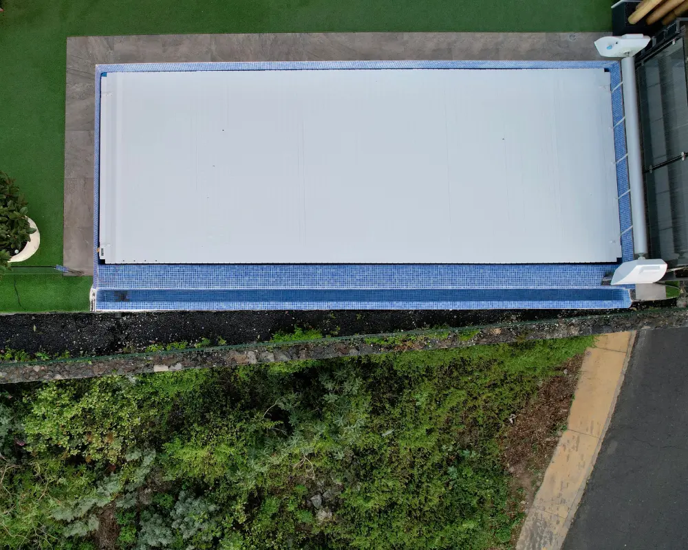 Comment cacher, dissimuler ou encastrer un volet de piscine ?
