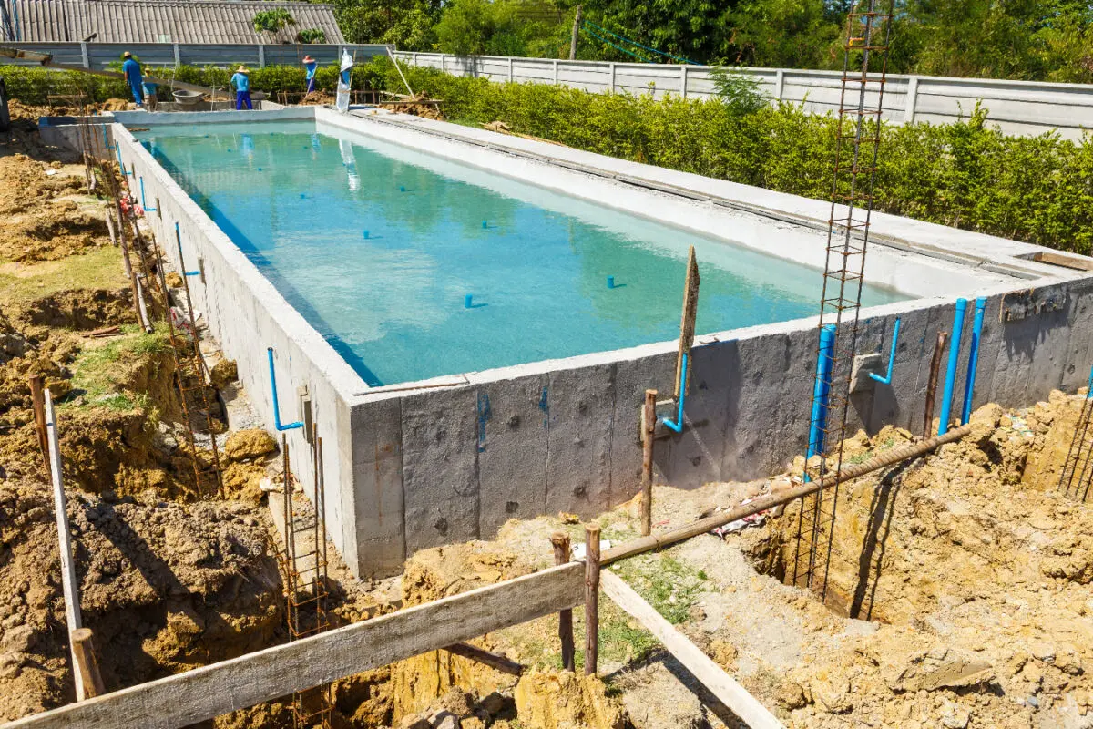 Piscine en béton  : quel est le prix d'une piscine maçonnée ?