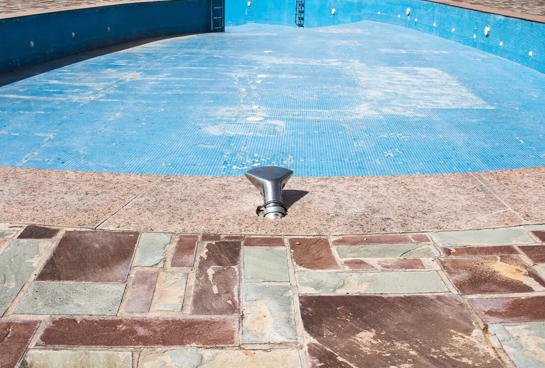 Piscine qui fuit : comment trouver l’origine et réparer sans paniquer
