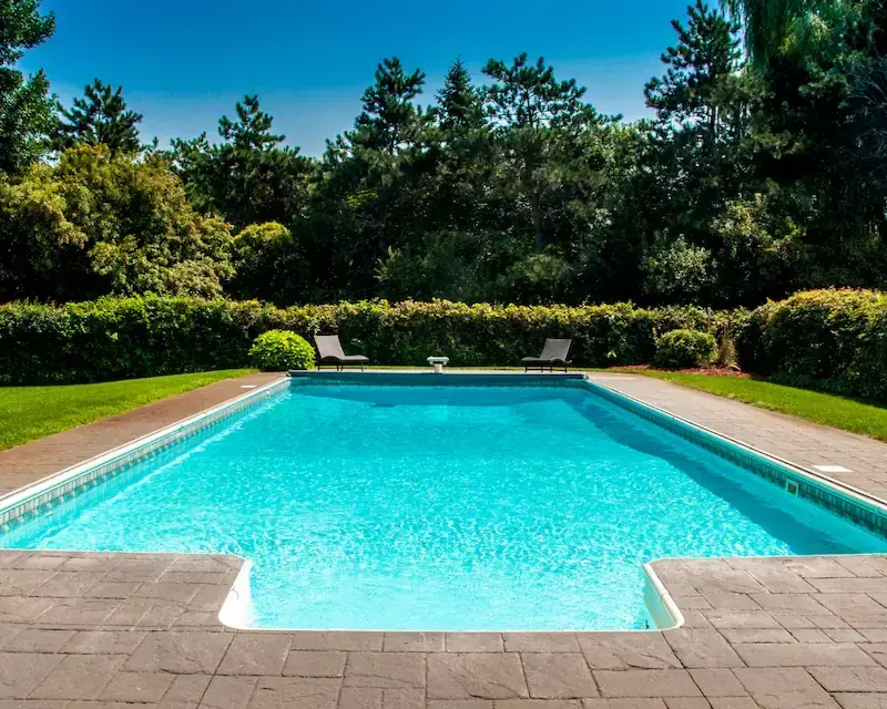 Piscine en résine : économique en construction ou rénovation
