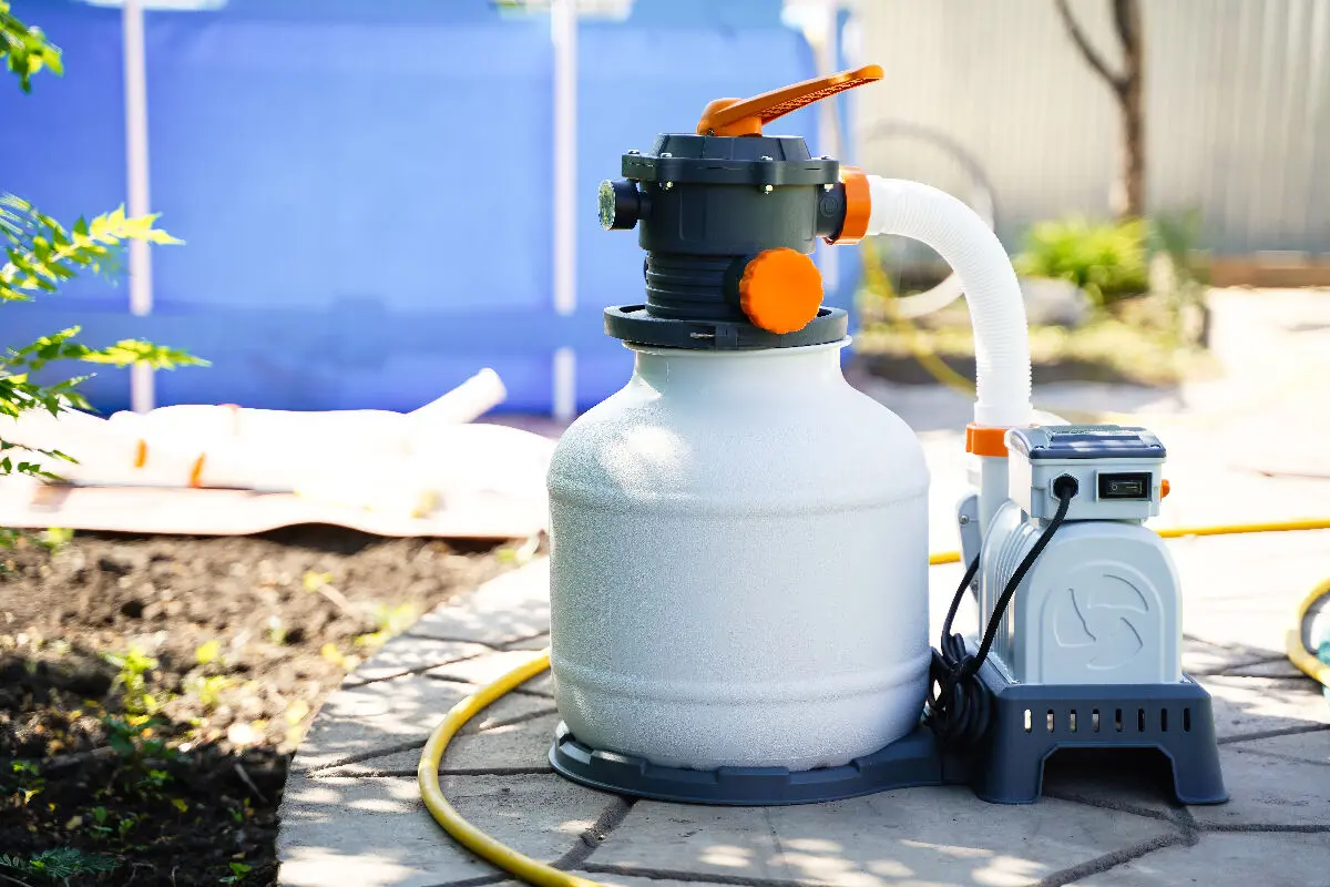Peut-on laisser une pompe de piscine sous la pluie ?