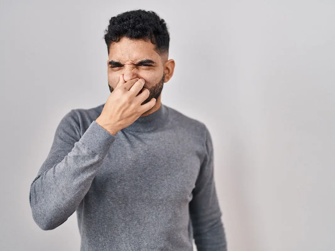 Odeur d'égout dans la maison quand il pleut : que faire ?