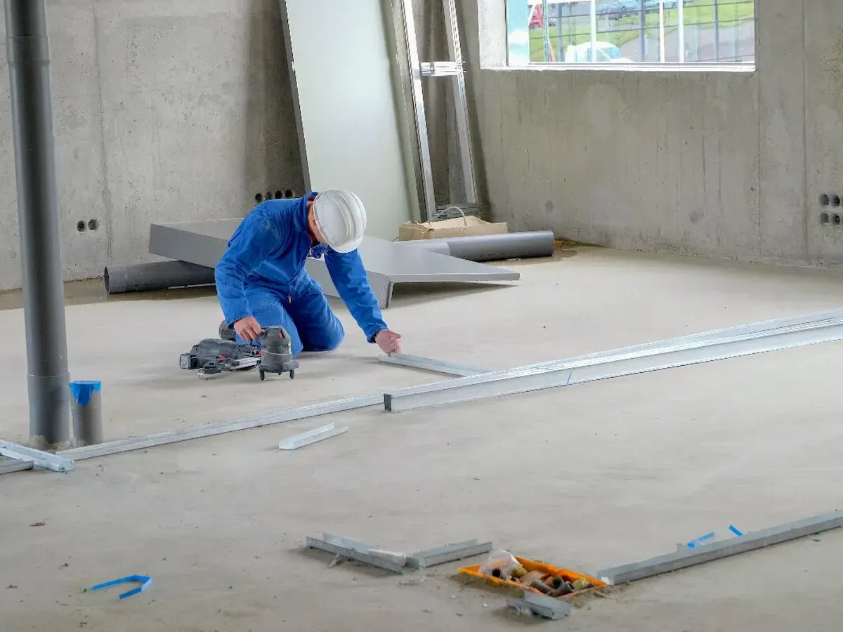 Quel est le tarif d’un plaquiste au m² en 2026 ? Les prix par type de travaux