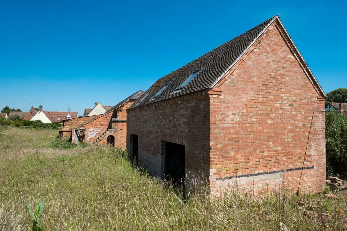Coût d'une rénovation de grange de 100m2​ : quel budget prévoir ?