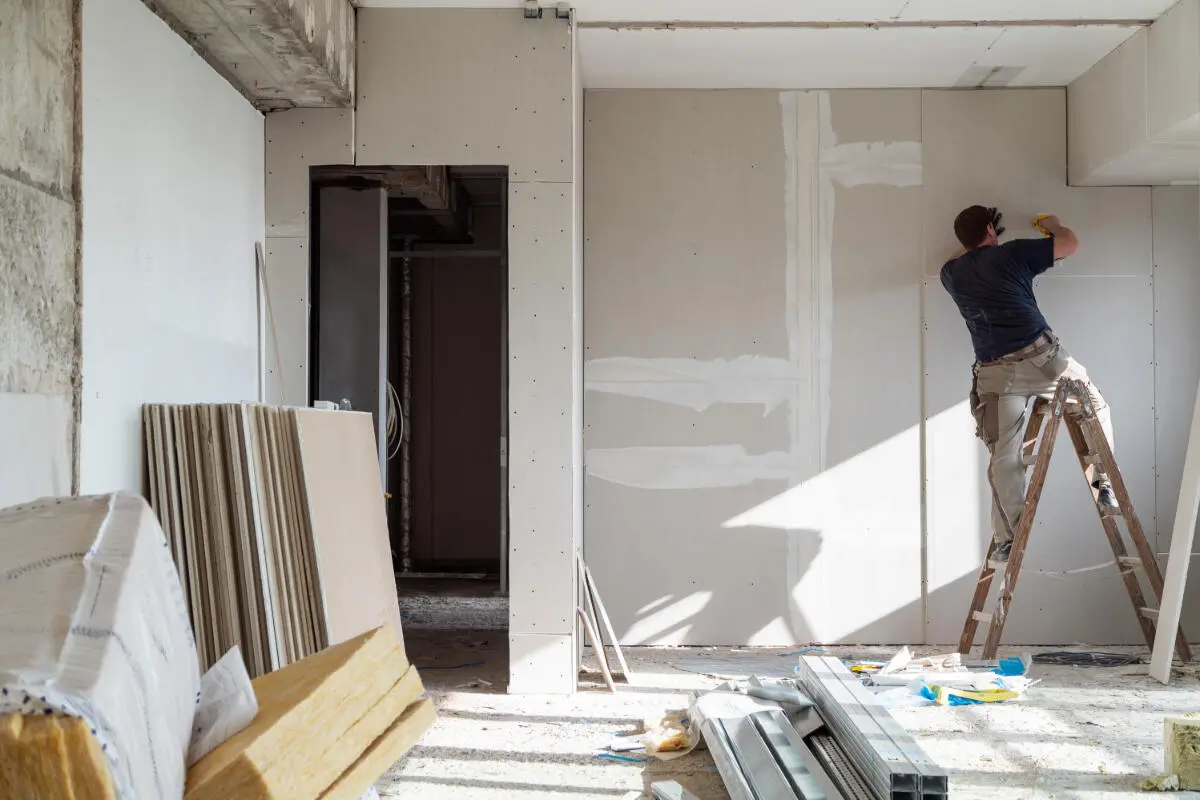 Rénovation globale vs rénovation geste par geste : quelle stratégie adopter en 2026 ?