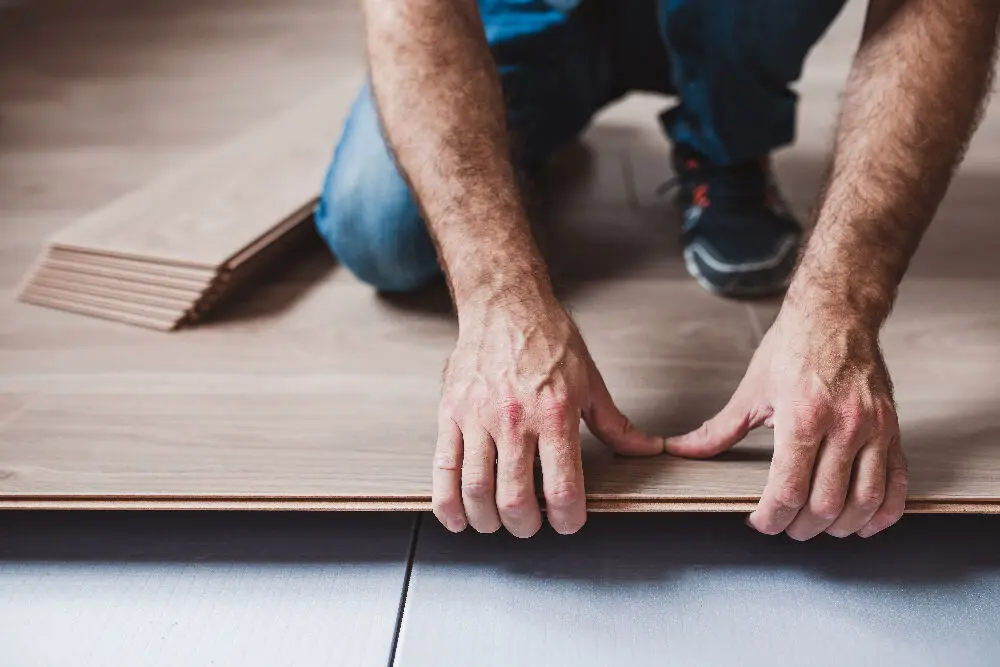 Peut-on poser du parquet sur du carrelage ? Le vrai du faux