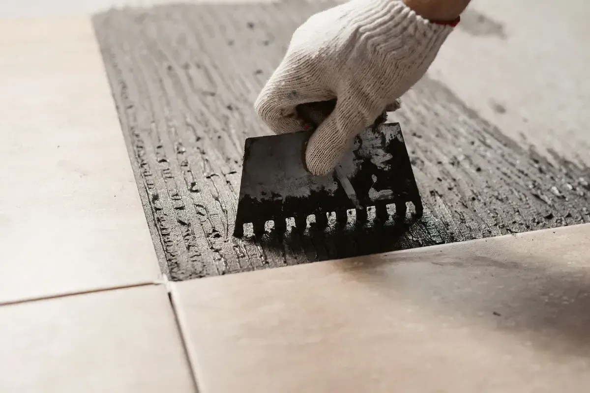 Prix de la pose de carrelage au m2 : les coûts détaillés & devis de carreleur