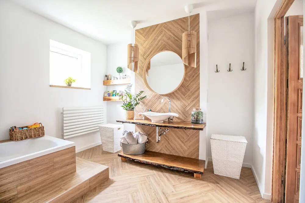 Installer une baignoire sur un plancher bois : risques, poids et solutions