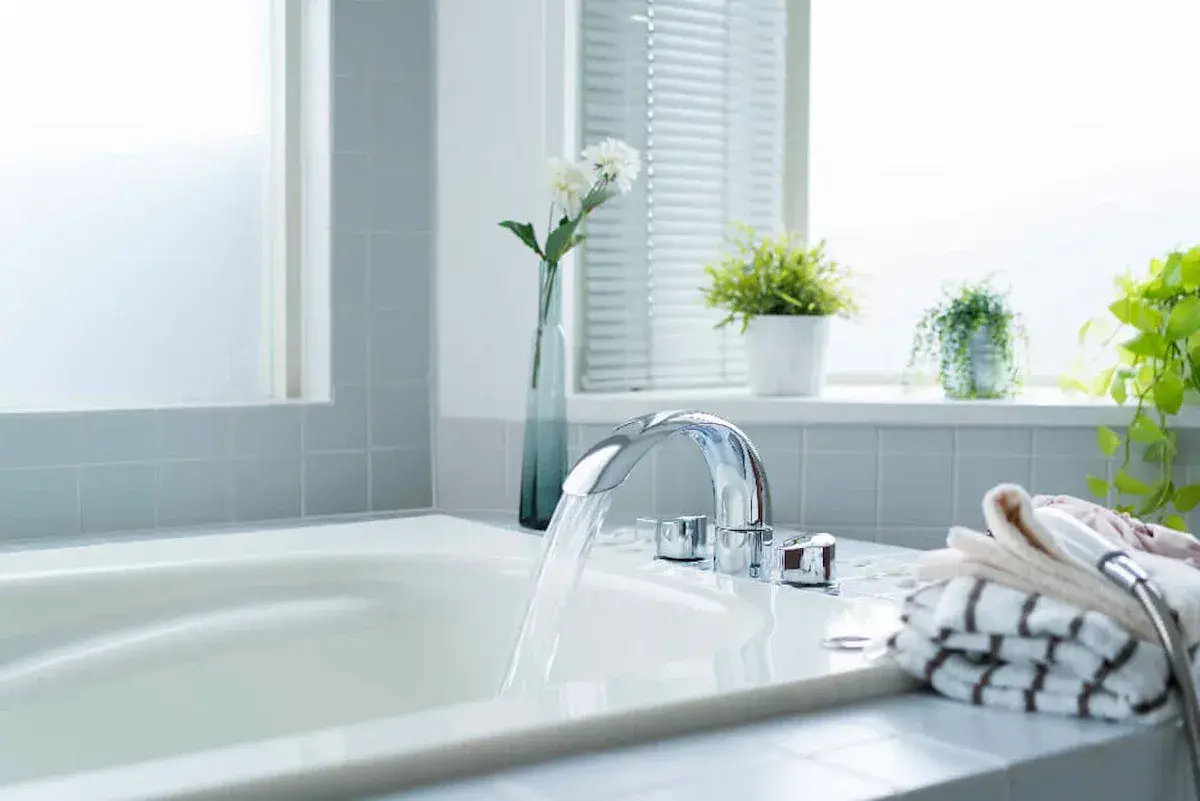 Prix pose baignoire : notre guide complet des prix par type de baignoire