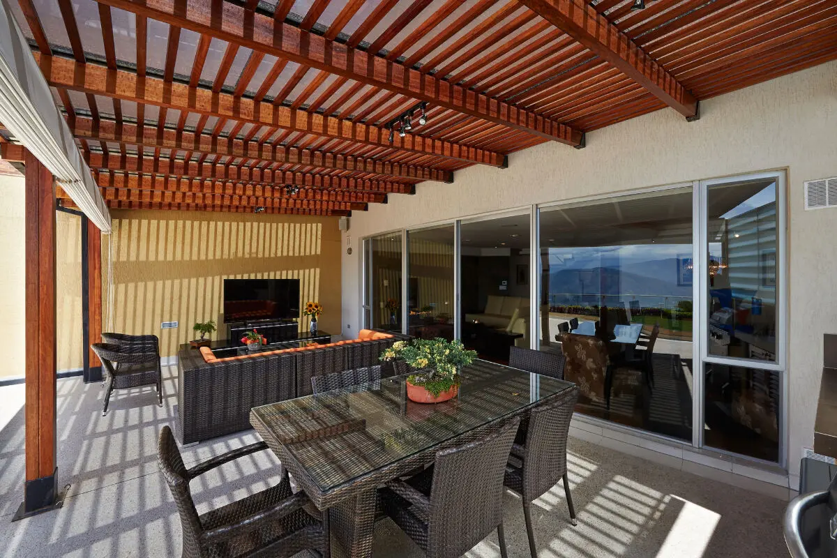 De l'idée à la réalité : intégrer une pergola à votre terrasse en toute simplicité