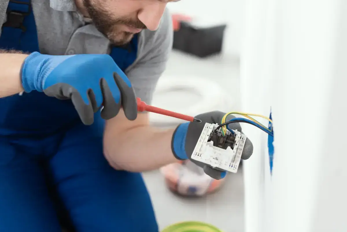 Salaire électricien du bâtiment 🔌 : combien pouvez-vous gagner en 2026 ?
