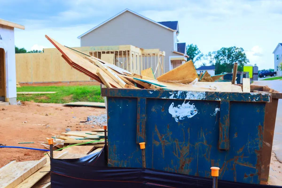 Dépôt sauvage et gestion des déchets de chantier : risques et amendes (Loi AGEC)