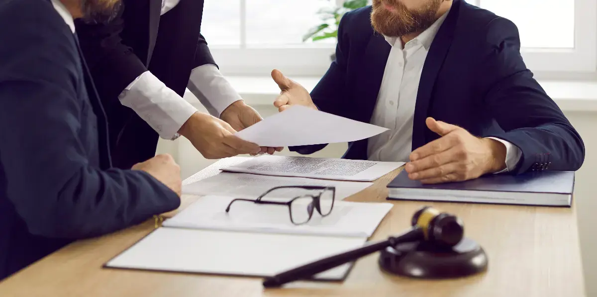 Litige assurance décennale et banque : comment contester un refus ou une rupture de crédit ?